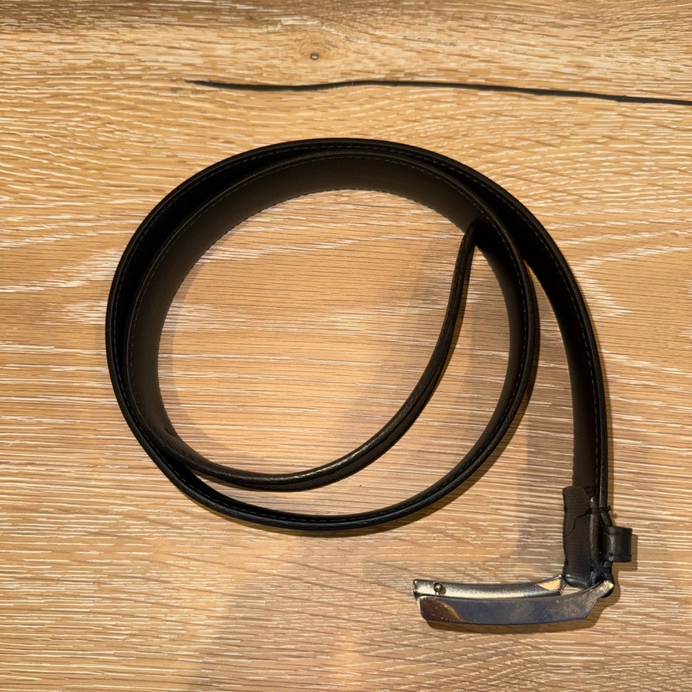 Men’s Burberry blue and black check leather size 40 belt with silver buckle